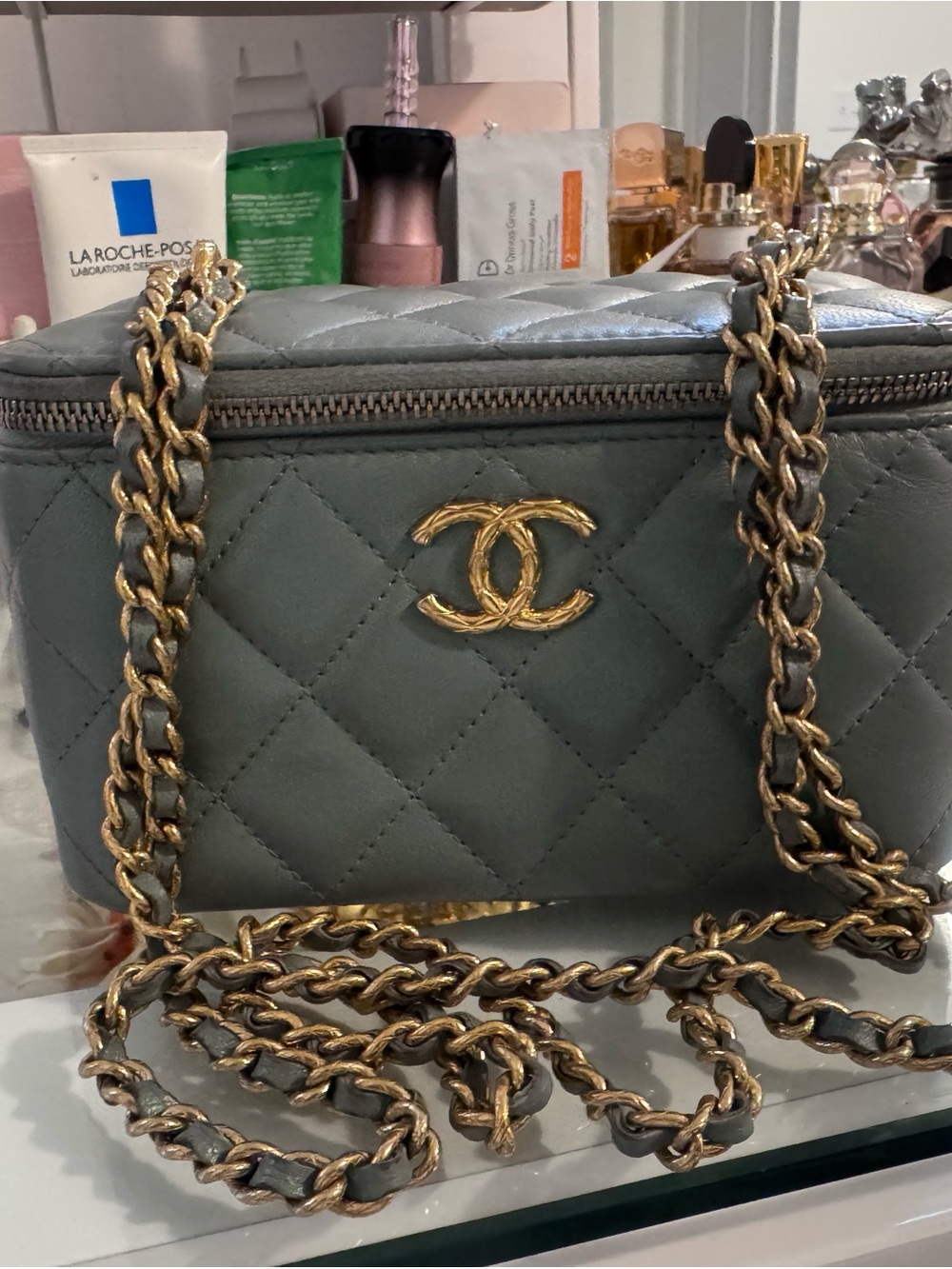 CHANEL Quilted Mini Vanity in rare color Light Sage with Gold Hardware - Picture 3 of 14